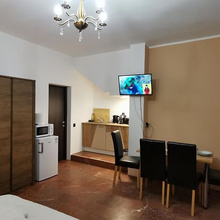 Ambient Deluxe Apartman غيولا المظهر الخارجي الصورة
