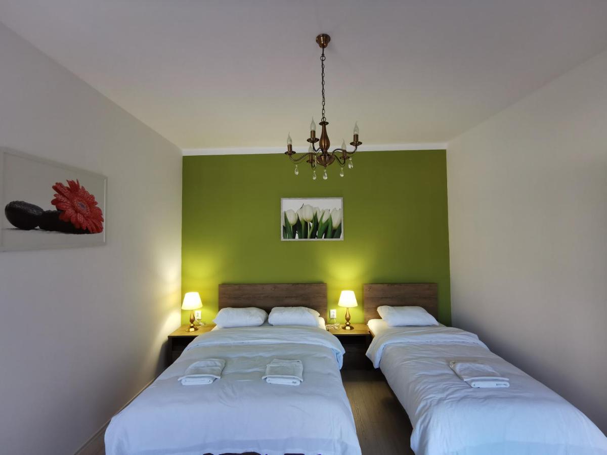 Ambient Deluxe Apartman غيولا المظهر الخارجي الصورة