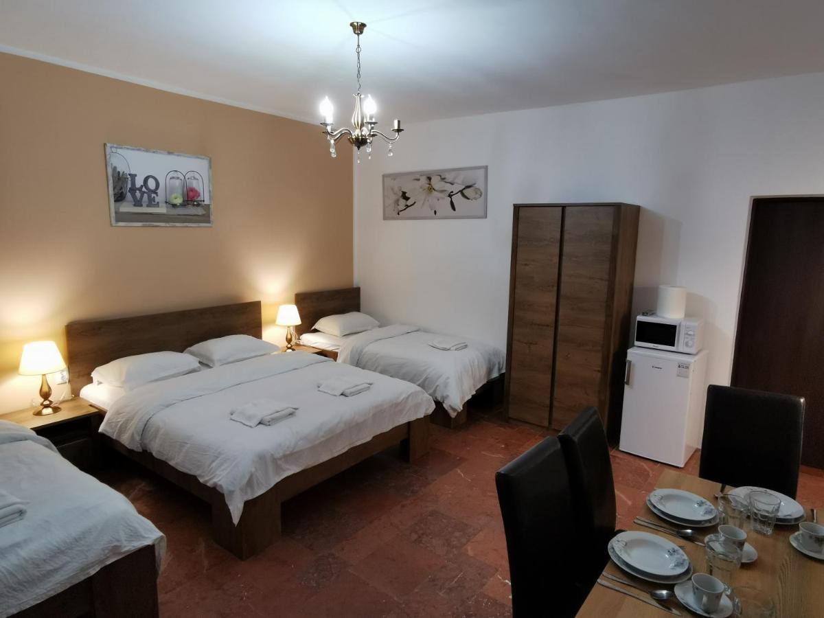 Ambient Deluxe Apartman غيولا المظهر الخارجي الصورة