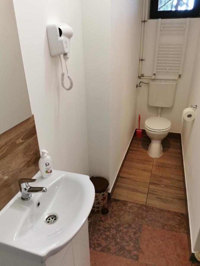 Ambient Deluxe Apartman غيولا المظهر الخارجي الصورة