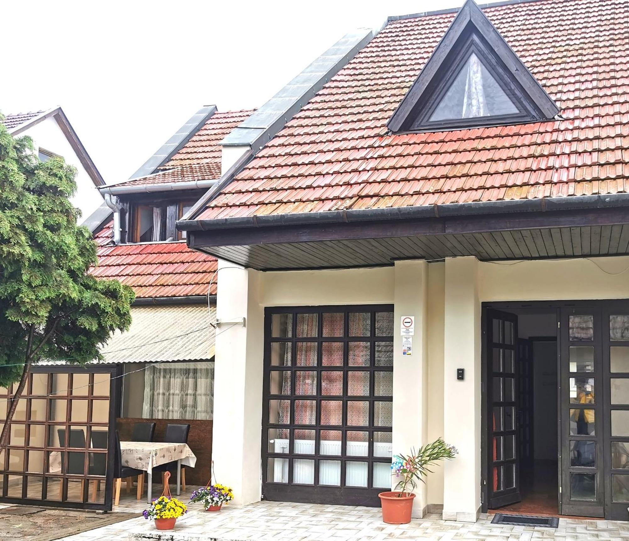 Ambient Deluxe Apartman غيولا المظهر الخارجي الصورة